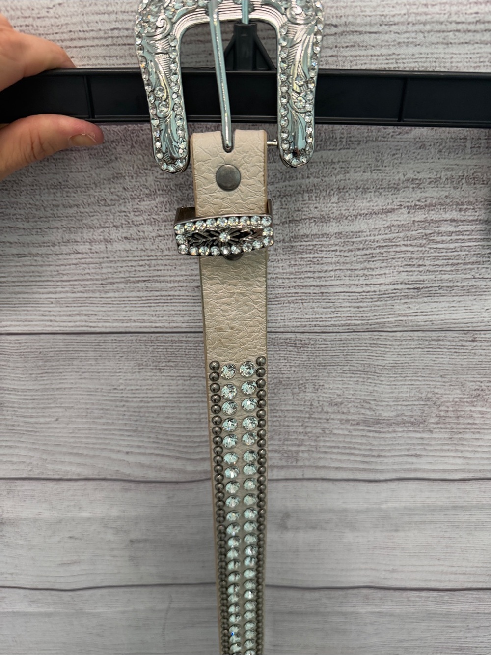 Buckle Beige Crystal-Studded Women’s Belt✨🤍✨🤍😊